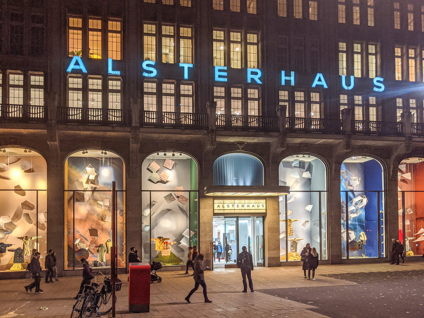 Alsterhaus Shop Window Campaign: Photography by Northlandscapes