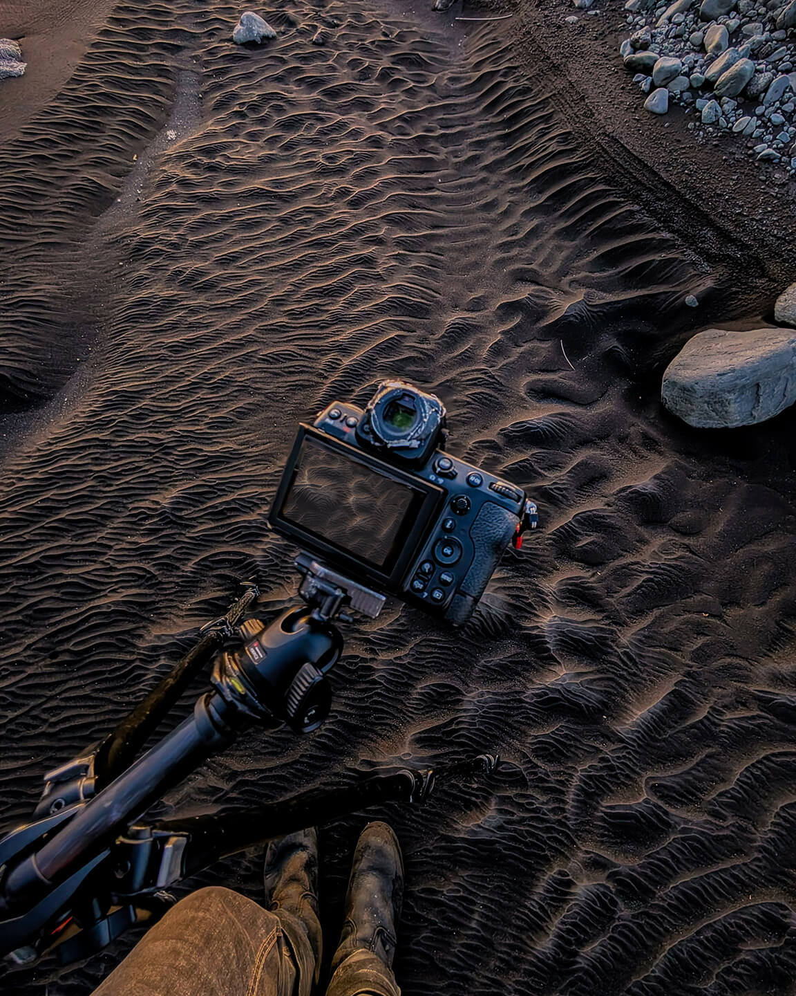 Behind the scenes: Photographing dark sand patterns in Iceland