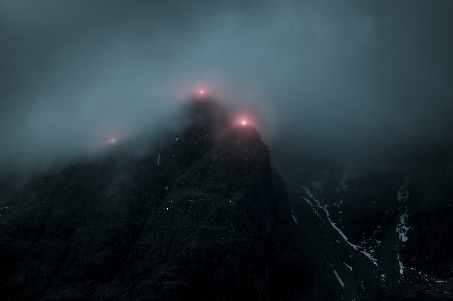 NFT Collection - Luminous Signals #08 (Chapter 2) "The Longest Night"