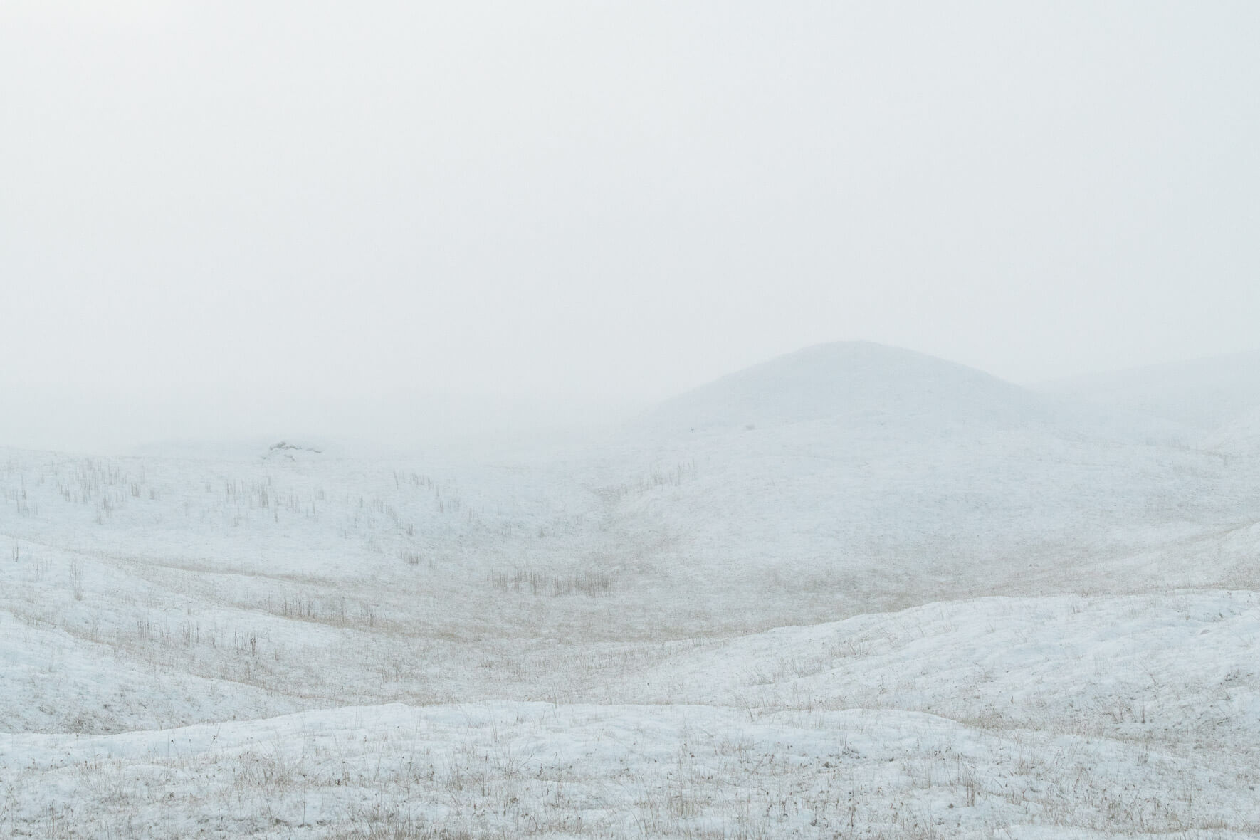 https://www.northlandscapes.com/files/images/portfolio-2021/northlandscapes-iceland-winter-minimalism-02.jpg?utm_source=chatgpt.com