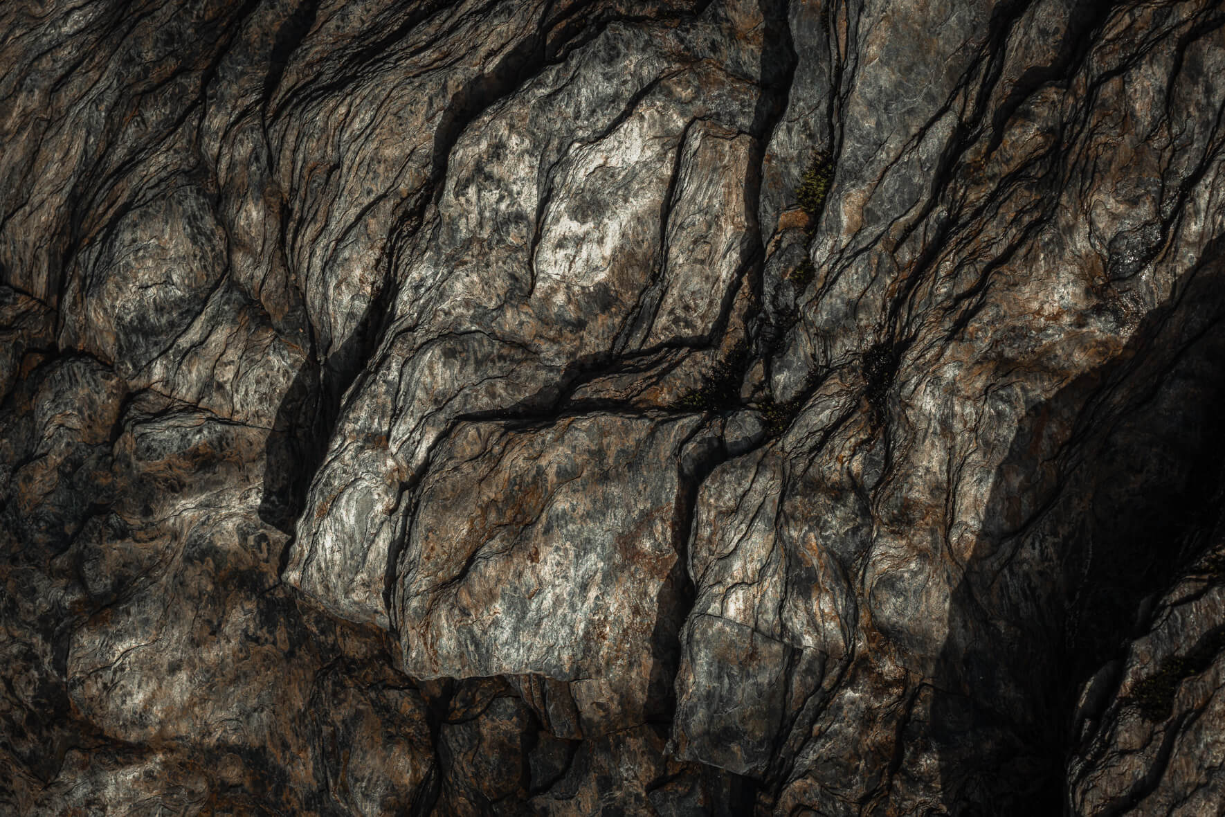 Metamorphic layers forming soft curves and subtle oxidation colors